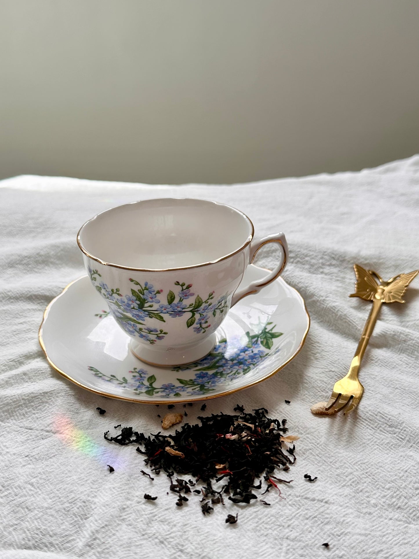 Tasse et soucoupe fleurs bleues