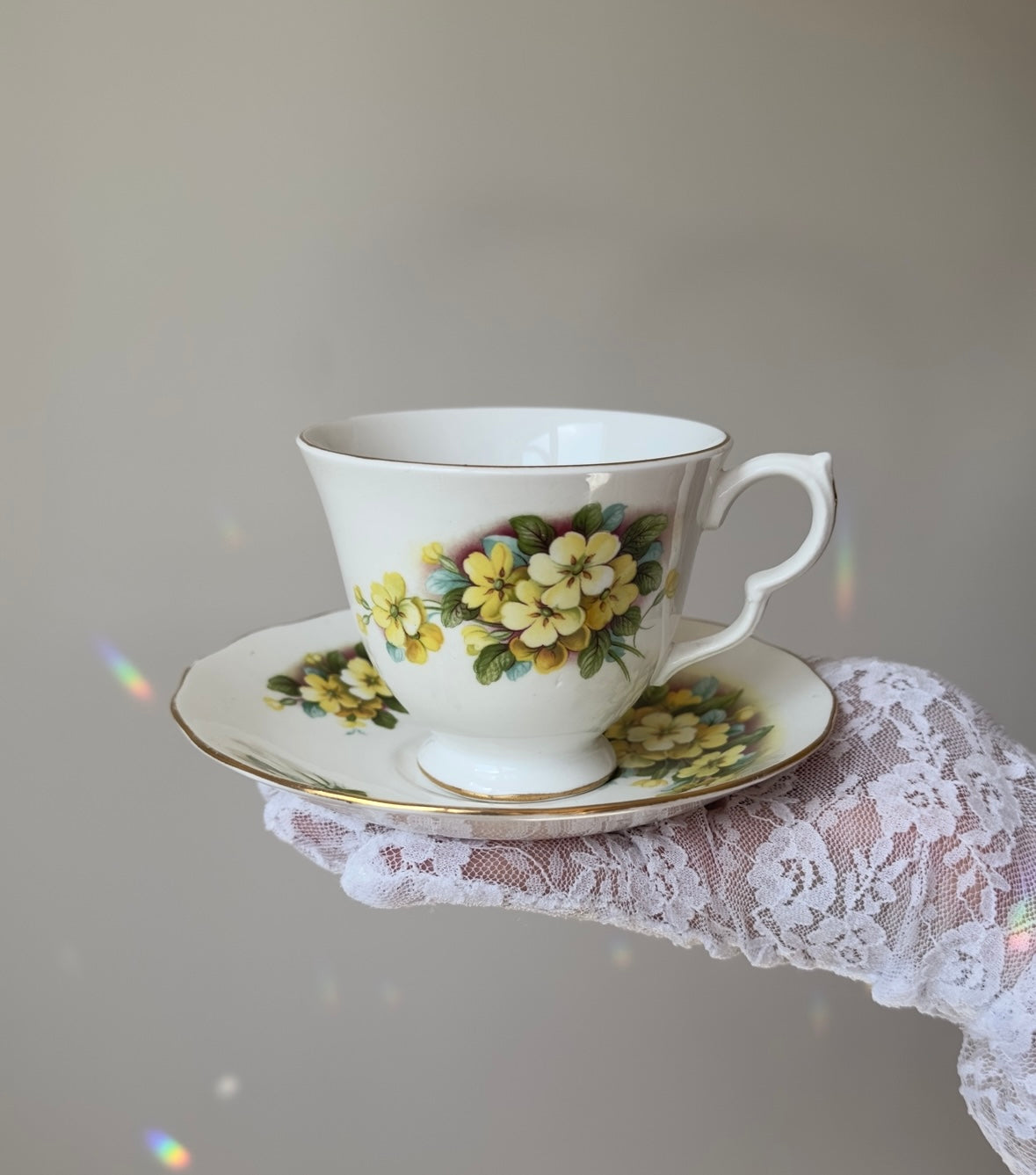 Tasse et soucoupe Vintage fleurs jaunes