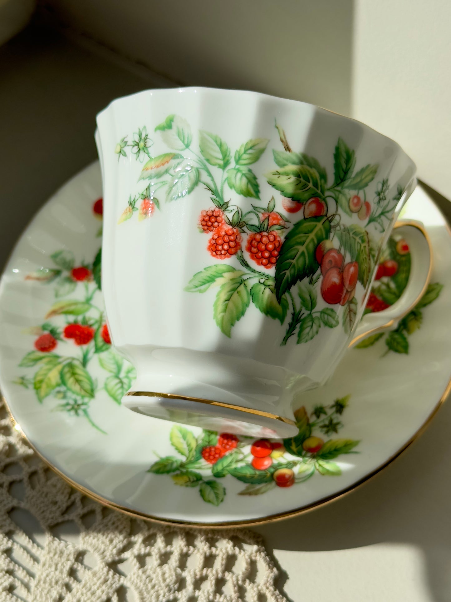 Tasse et soucoupe fruits des Bois (collection fruits)