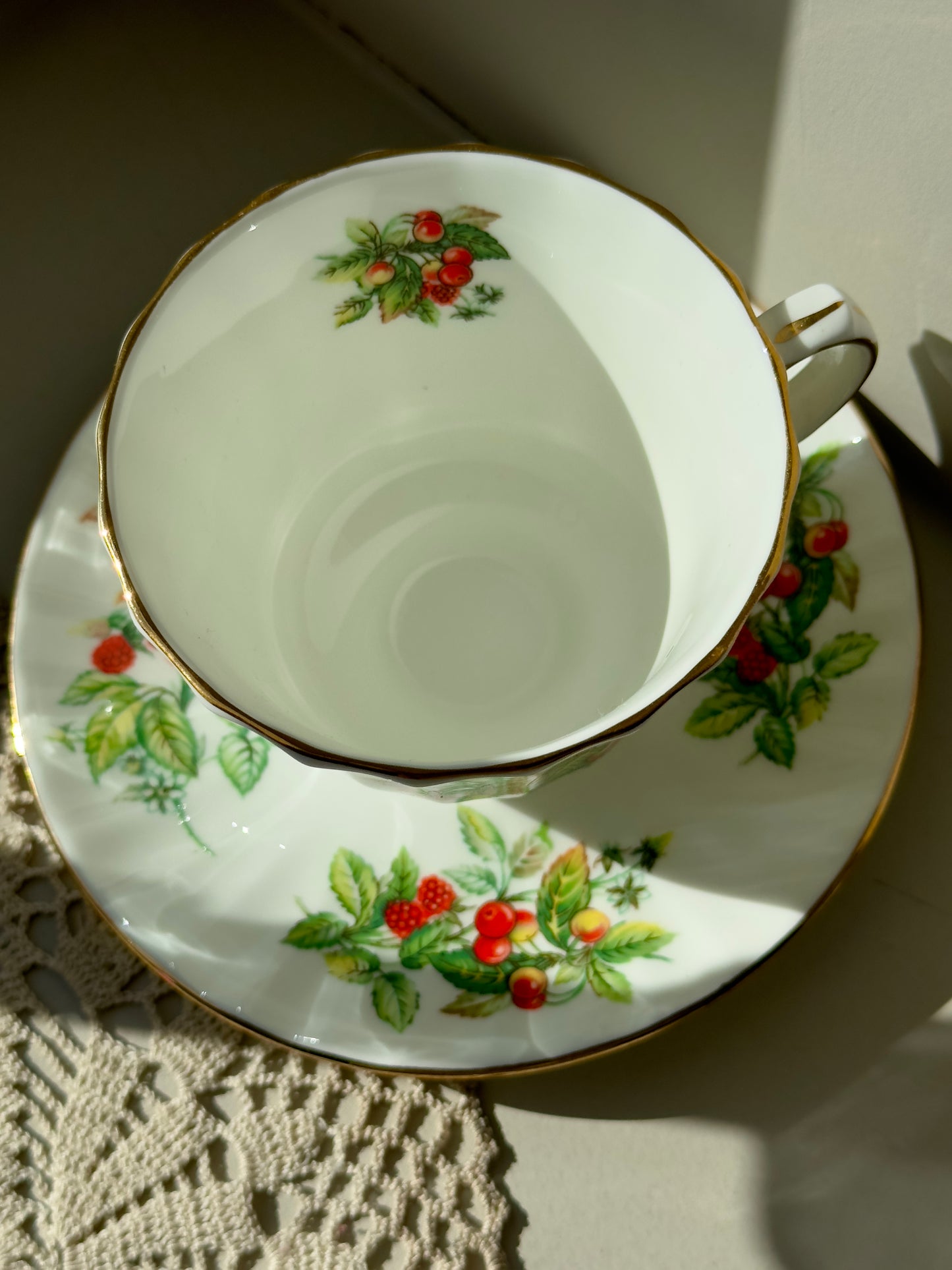 Tasse et soucoupe fruits des Bois (collection fruits)