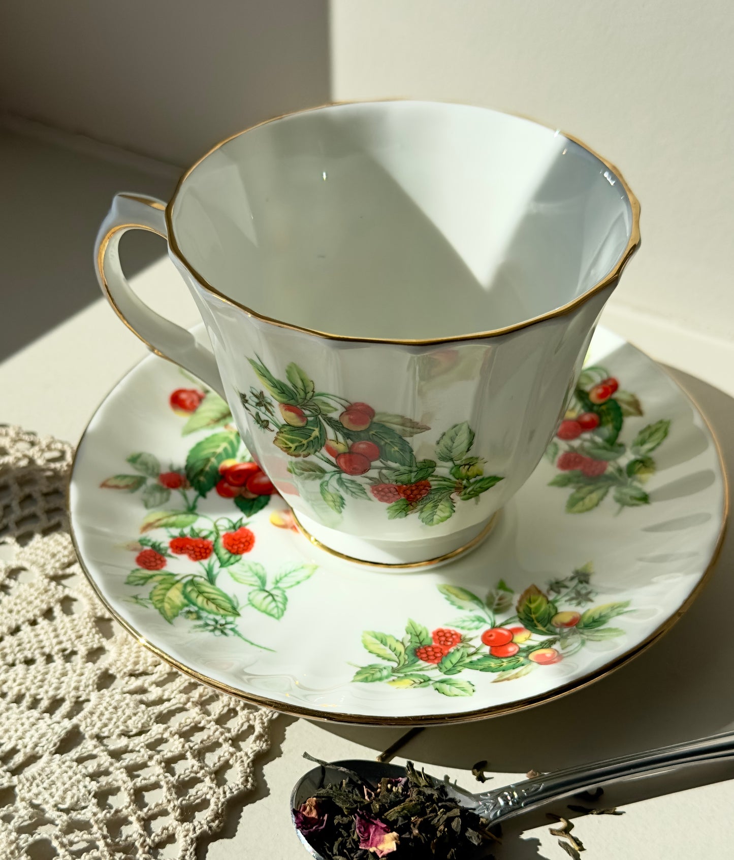 Tasse et soucoupe fruits des Bois (collection fruits)