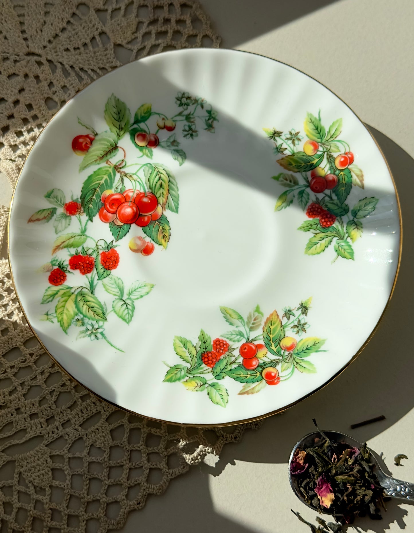 Tasse et soucoupe fruits des Bois (collection fruits)