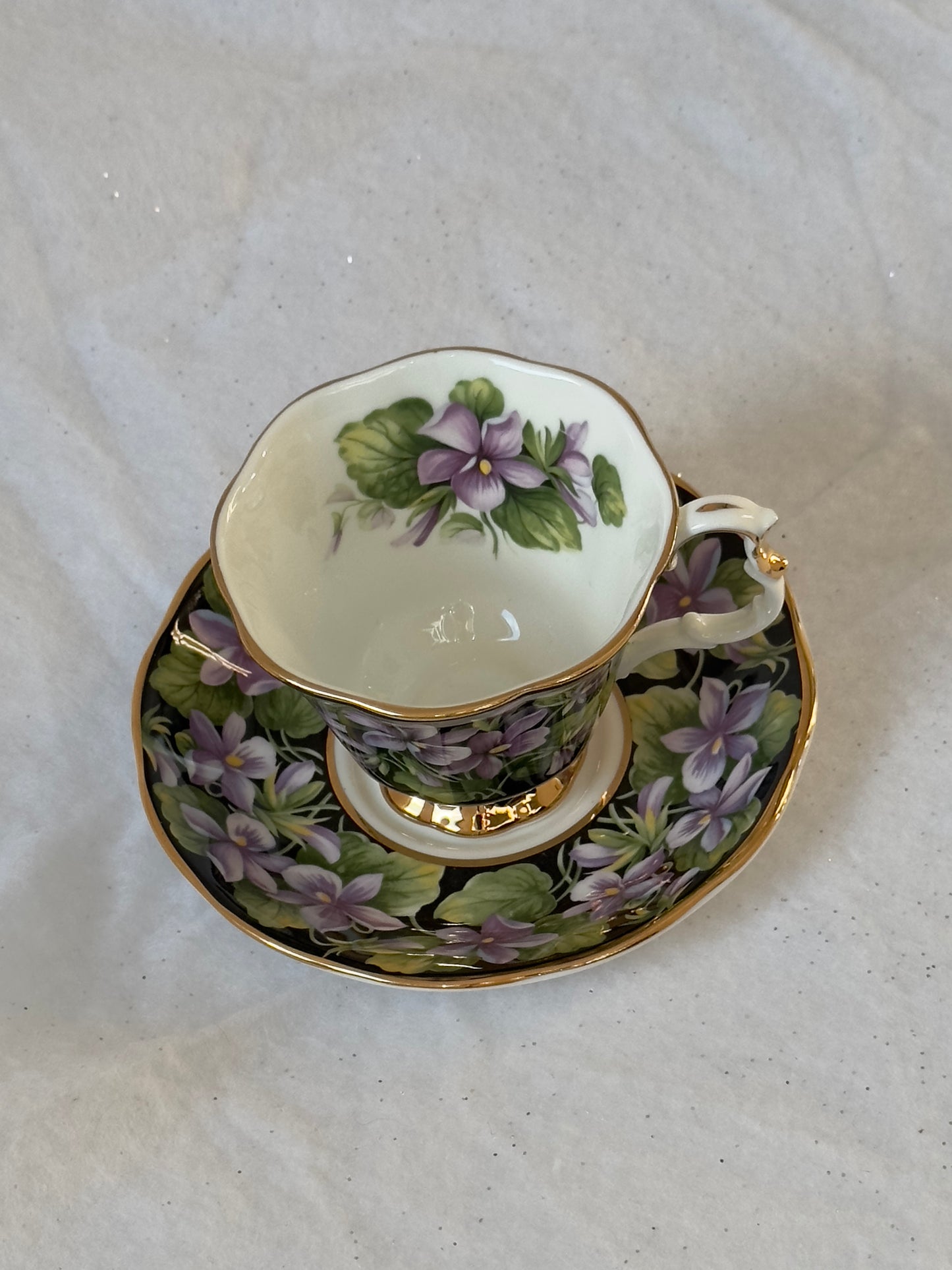 Tasse et soucoupe Royal Albert Purple Violet