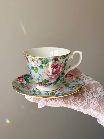 Tasse et soucoupe jardin de fleurs