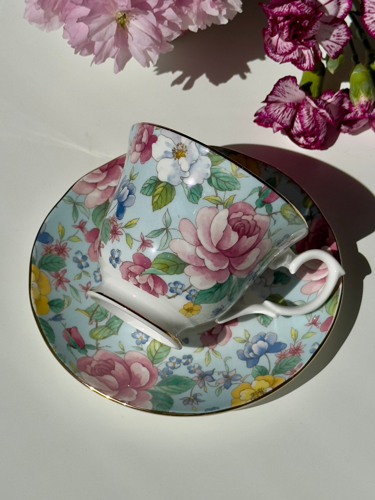 Tasse et soucoupe jardin de fleurs