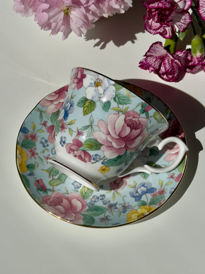 Tasse et soucoupe jardin de fleurs