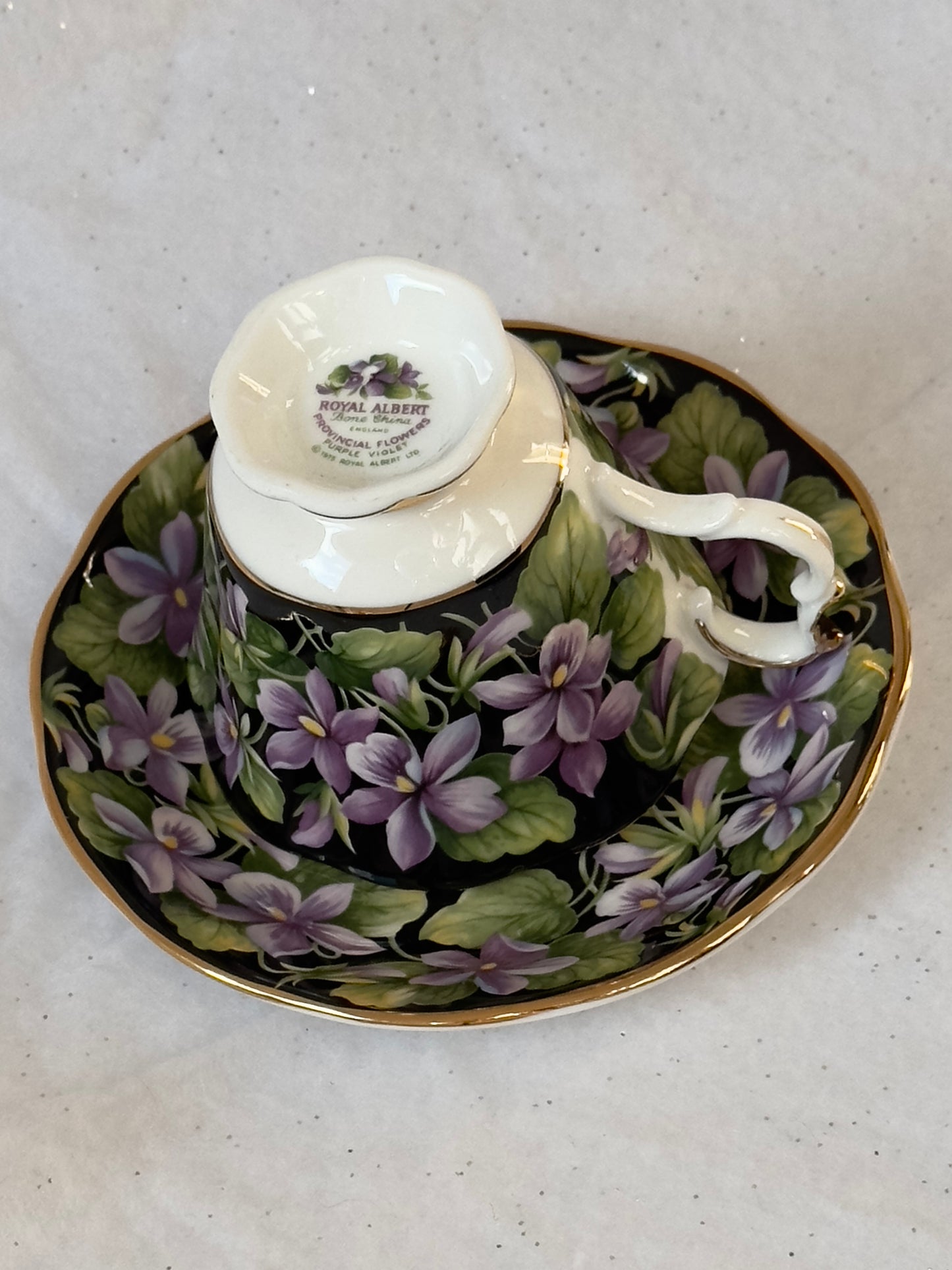 Tasse et soucoupe Royal Albert Purple Violet