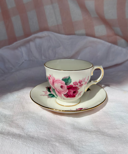 Tasse et soucoupe Les roses de Queen Anne