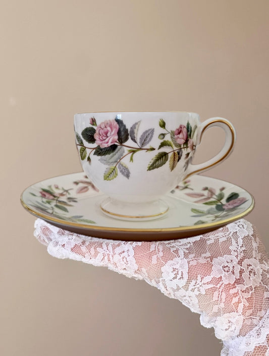 Tasse et soucoupe Roses anciennes