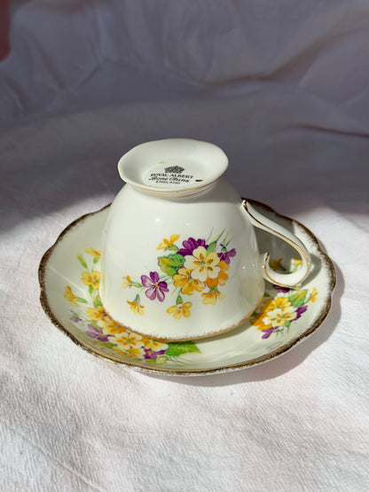 Tasse et soucoupe Royal Albert Primevères