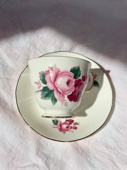 Tasse et soucoupe Les roses de Queen Anne