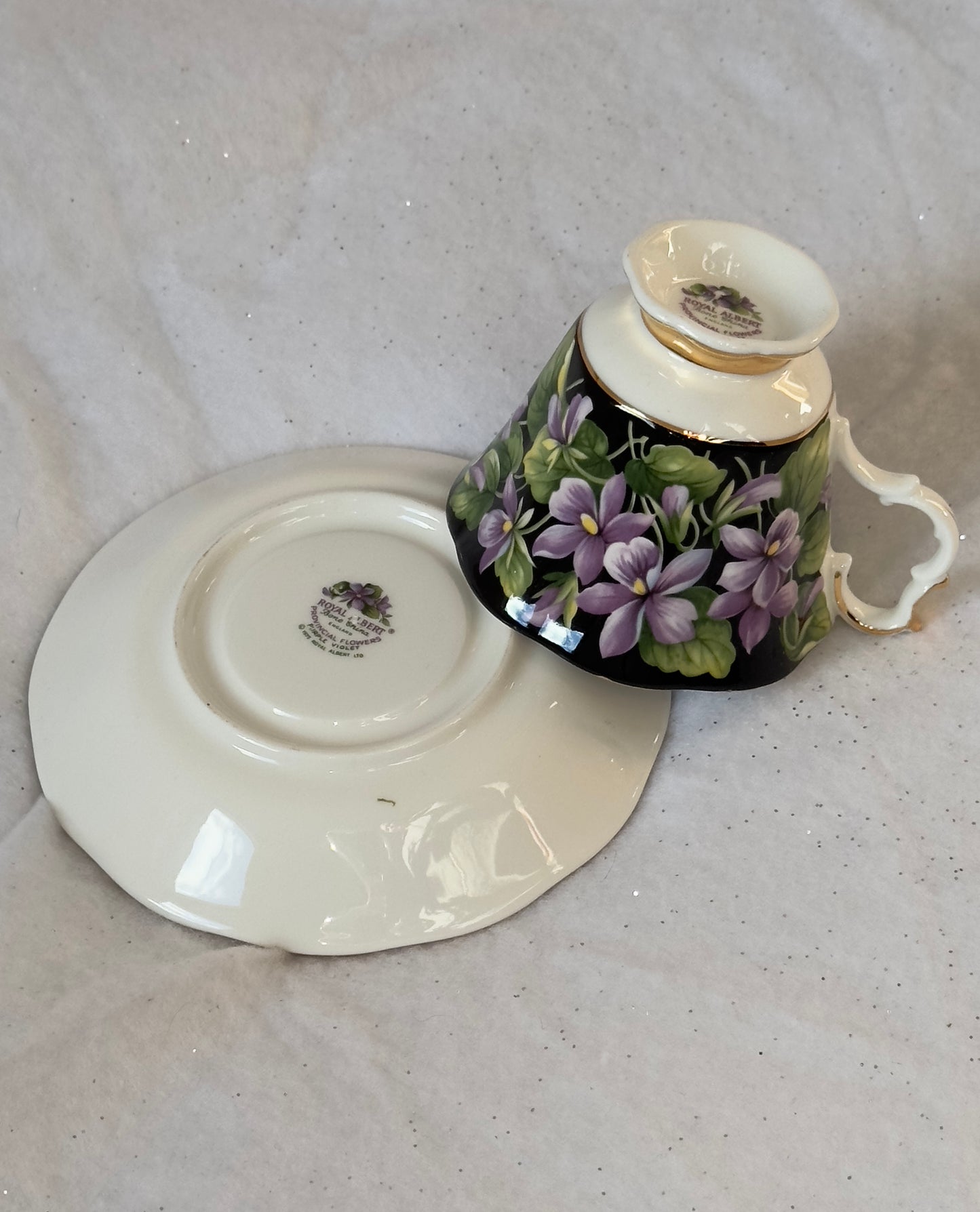 Tasse et soucoupe Royal Albert Purple Violet