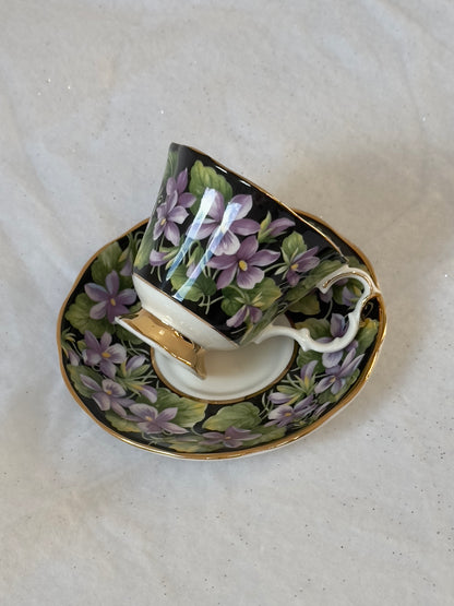 Tasse et soucoupe Royal Albert Purple Violet