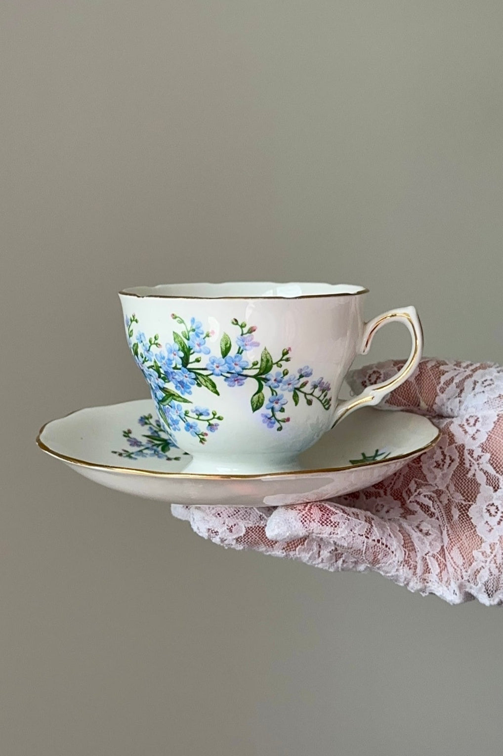 Tasse et soucoupe fleurs bleues