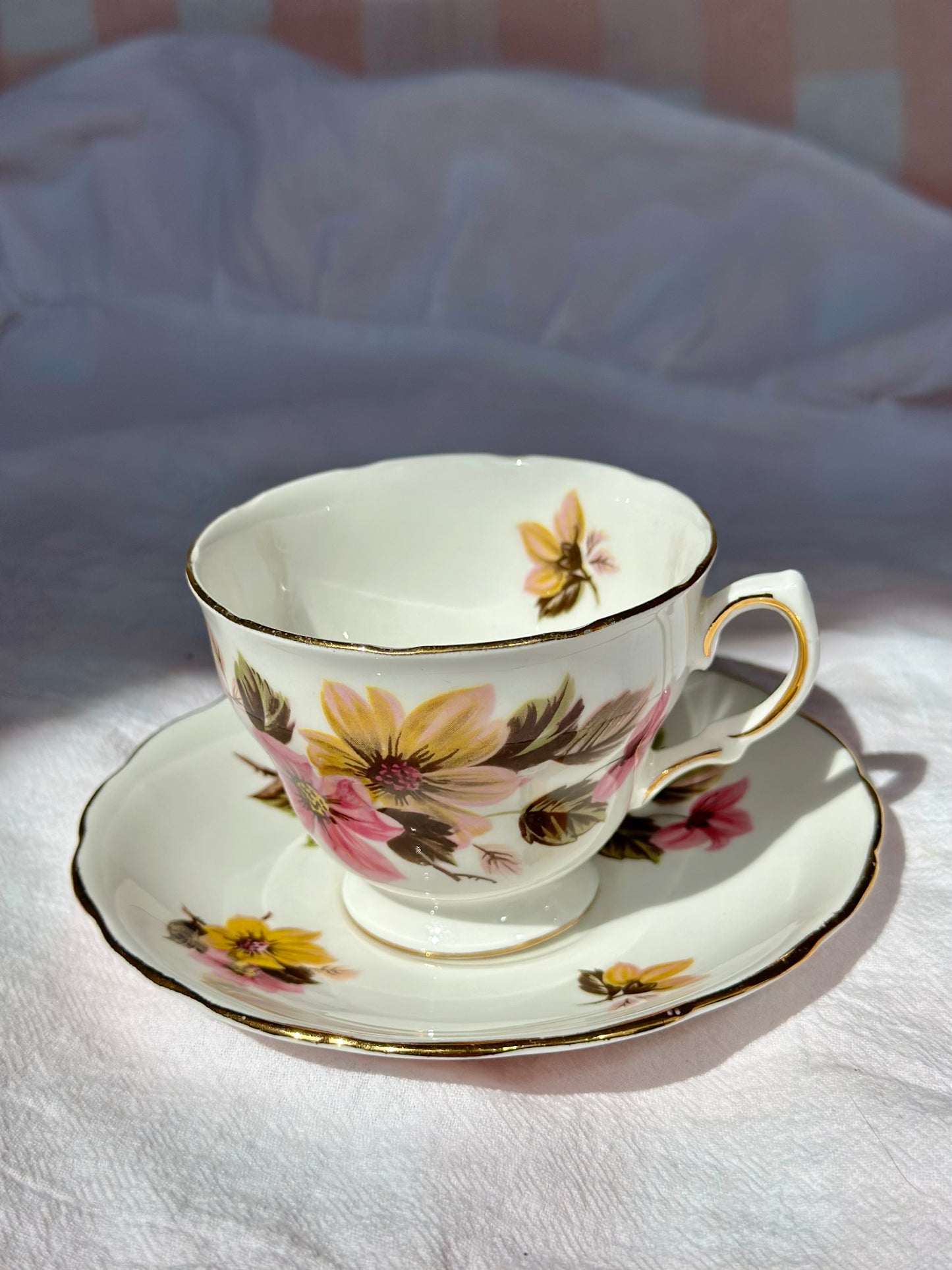 Tasse et soucoupe fleurs d'Automne