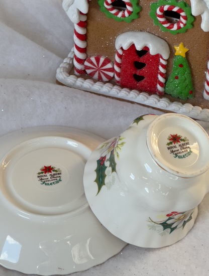 Tasse de Noël Royal Albert Yuletide