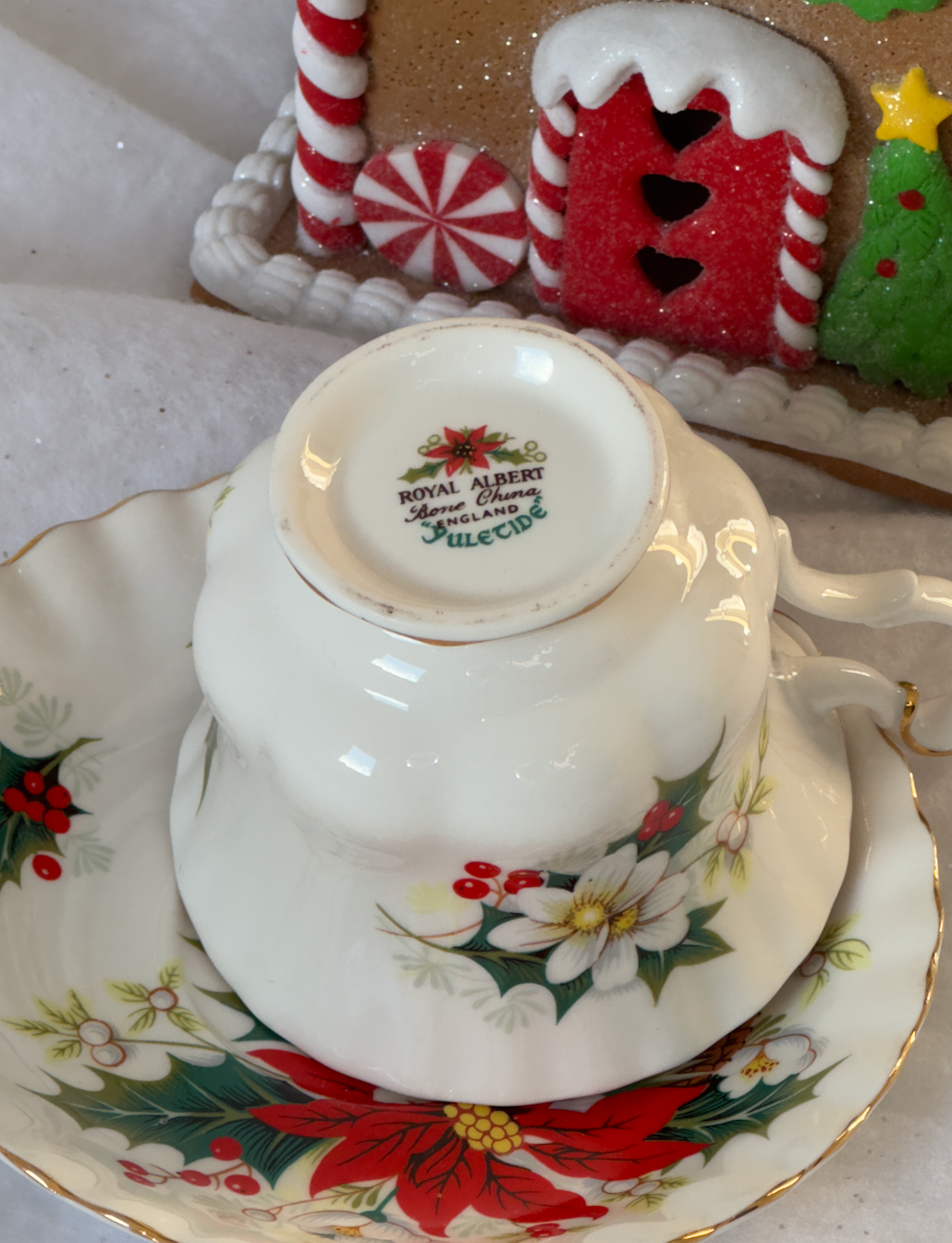 Tasse de Noël Royal Albert Yuletide