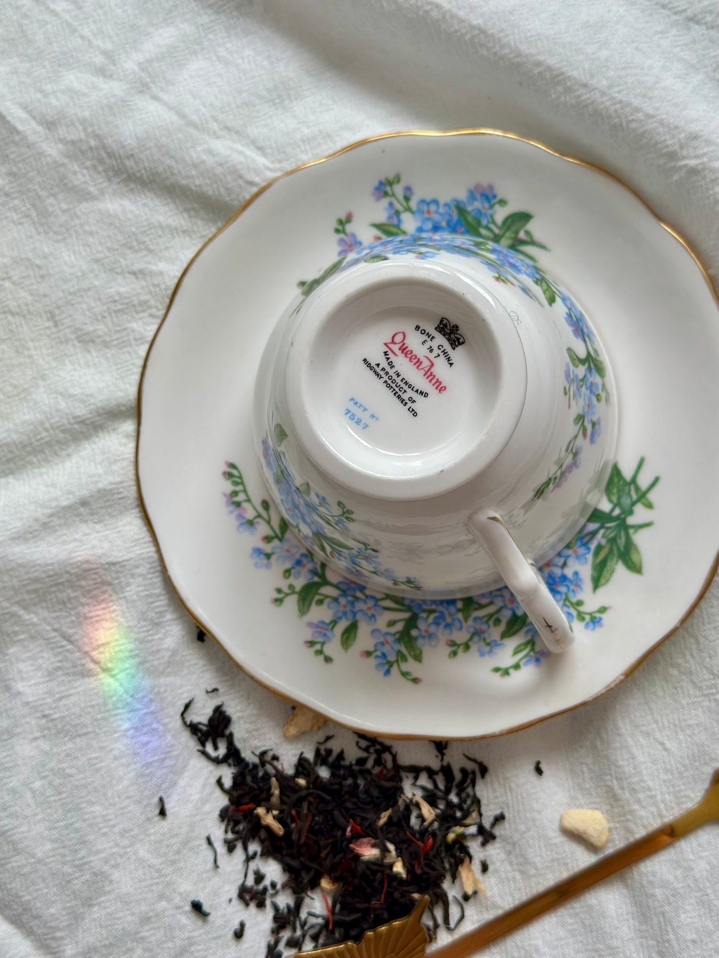 Tasse et soucoupe fleurs bleues