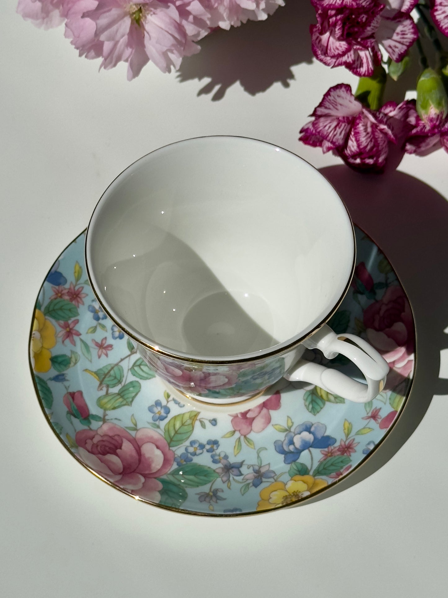 Tasse et soucoupe jardin de fleurs