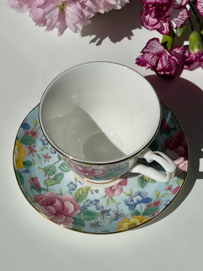 Tasse et soucoupe jardin de fleurs