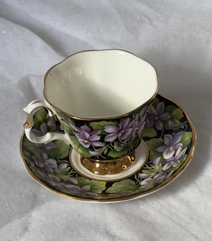 Tasse et soucoupe Royal Albert Purple Violet