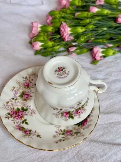 Tasse et soucoupe Royal Albert Lavender Rose