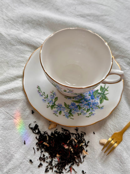 Tasse et soucoupe fleurs bleues