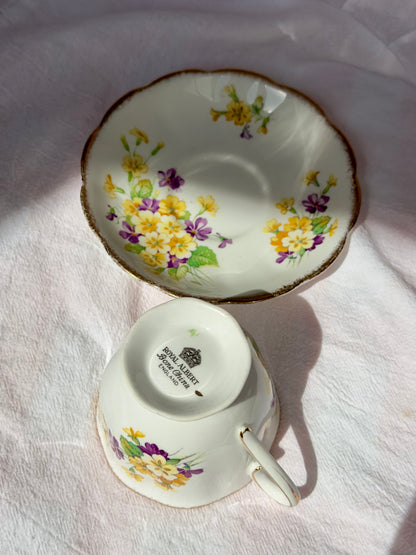 Tasse et soucoupe Royal Albert Primevères