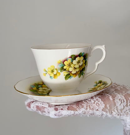Tasse et soucoupe Vintage fleurs jaunes
