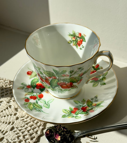 Tasse et soucoupe fruits des Bois (collection fruits)