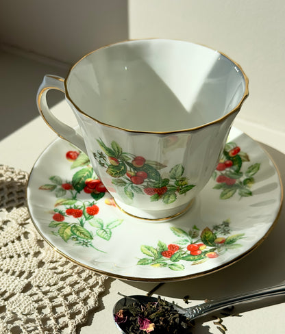 Tasse et soucoupe fruits des Bois (collection fruits)
